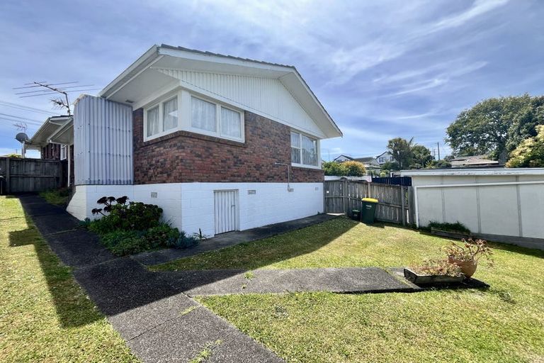 Photo of property in 2/8 Manuka Road, Glenfield, Auckland, 0629