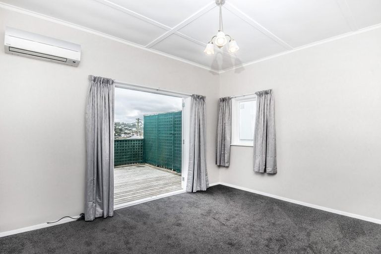 Photo of property in 4a Tarawera Road, Johnsonville, Wellington, 6037