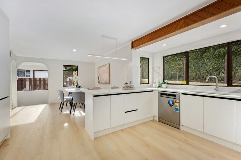 Photo of property in 1/12 Shanaway Rise, Hillcrest, Auckland, 0627