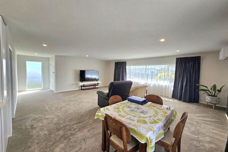 Photo of property in 4 Poplar Grove, Whalers Gate, New Plymouth, 4310
