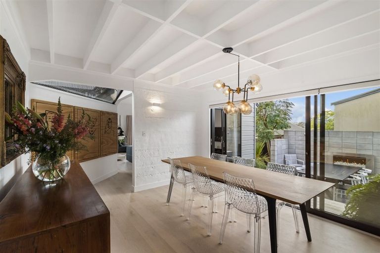 Photo of property in 9 Quebec Road, Milford, Auckland, 0620