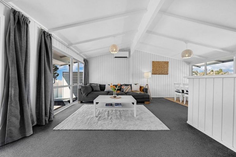 Photo of property in 98 Torkar Road, Clarks Beach, 2122