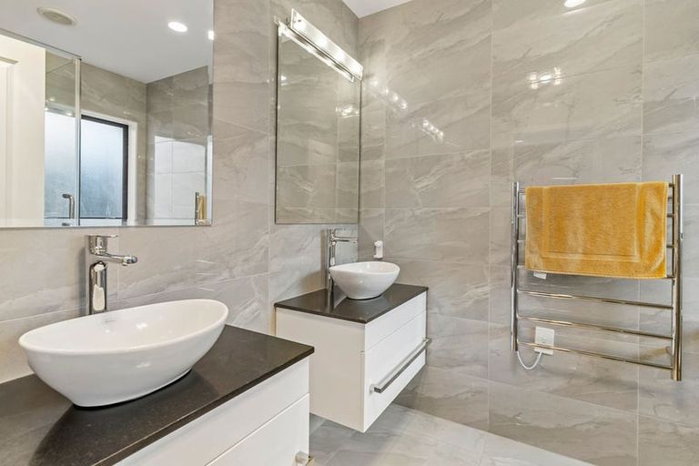 Photo of property in 62 Thornbury Crescent, East Tamaki Heights, Auckland, 2016