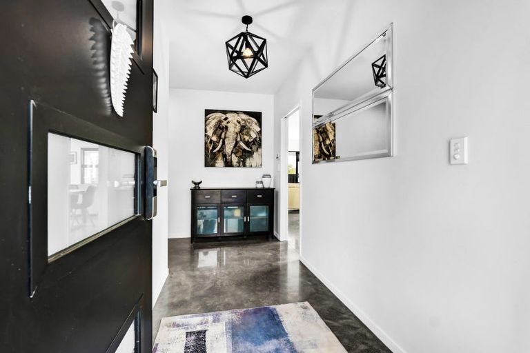 Photo of property in 4 Cessna Lane, Glen Avon, New Plymouth, 4312