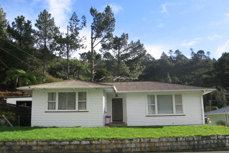 Photo of property in 20 Shackleton Grove, Stokes Valley, Lower Hutt, 5019