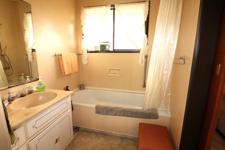 Photo of property in 28 Fairburn Road, Kaitaia, 0482