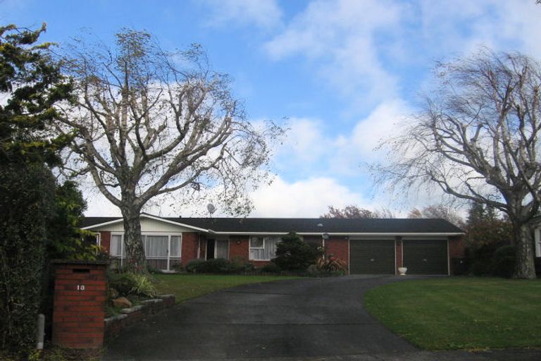Photo of property in 18 Westhaven Grove, Takaro, Palmerston North, 4412
