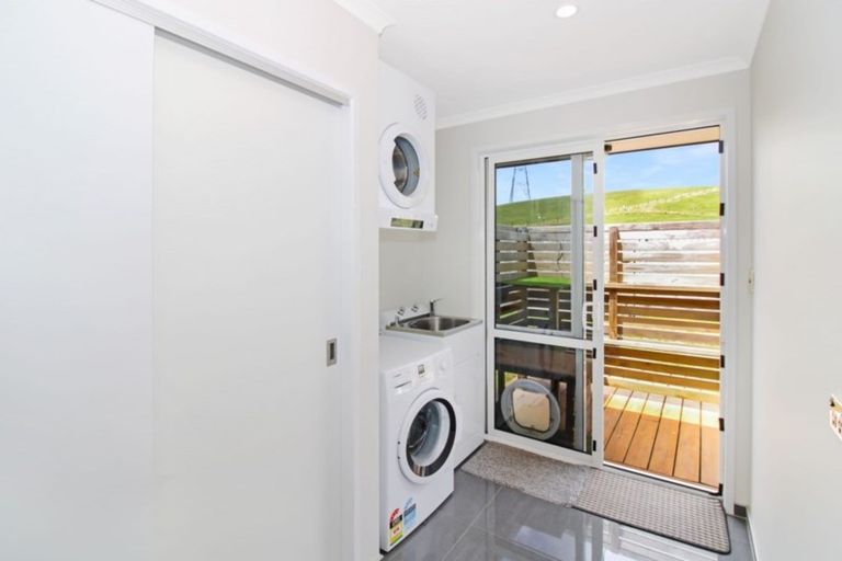Photo of property in 1 Ongarui Close, Whalers Gate, New Plymouth, 4310