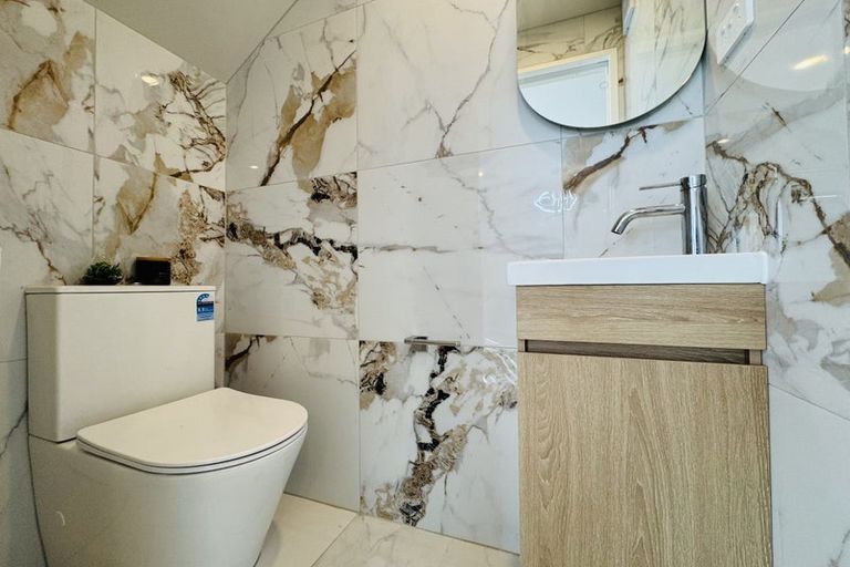 Photo of property in 2/27 Landscape Road, Papatoetoe, Auckland, 2025