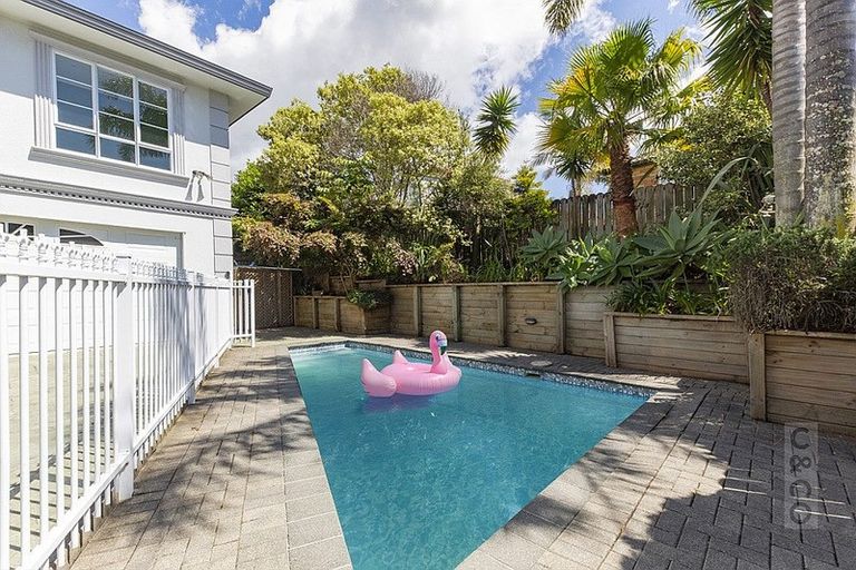 Photo of property in 34 Hugh Green Drive, Pinehill, Auckland, 0632