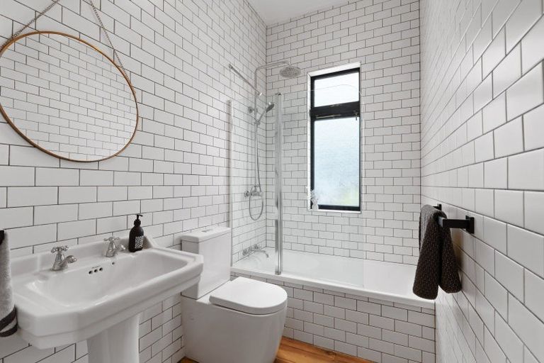 Photo of property in 932 Heaphy Terrace, Fairfield, Hamilton, 3214