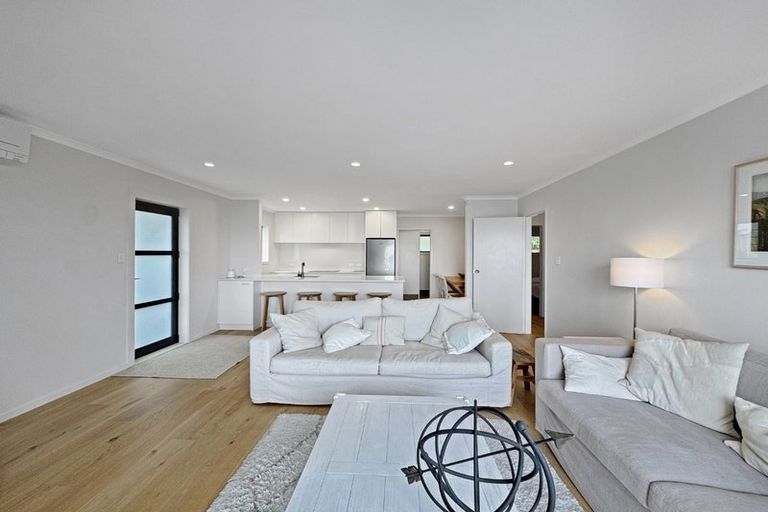 Photo of property in 123 Marine Parade, Seatoun, Wellington, 6022