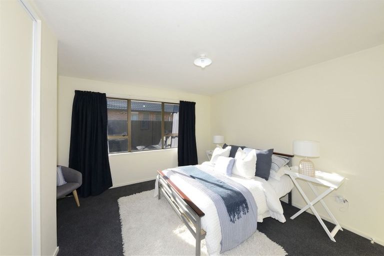 Photo of property in 2/182 Avonhead Road, Avonhead, Christchurch, 8042