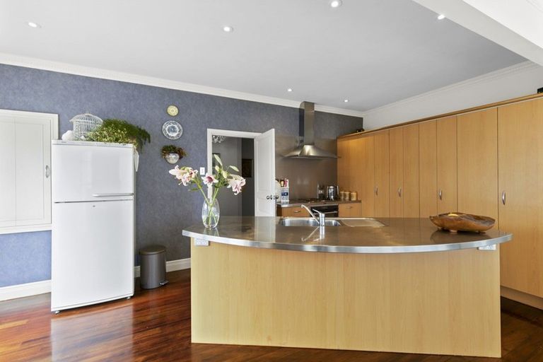 Photo of property in 46 Wai-iti Crescent, Woburn, Lower Hutt, 5010