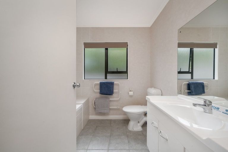 Photo of property in 19b Eske Place, Highland Park, Auckland, 2010