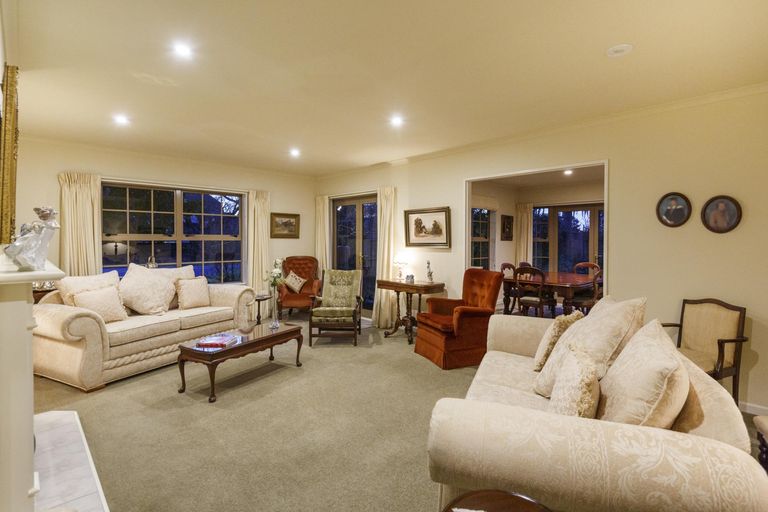 Photo of property in 1 The Oaks, Awapuni, Palmerston North, 4412