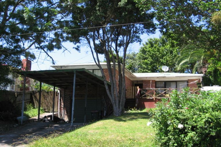 Photo of property in 35 Dundale Avenue, Blockhouse Bay, Auckland, 0600