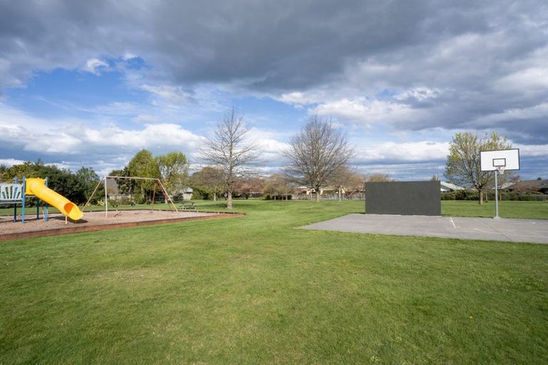 Photo of property in 12 Windsor Court, Rangiora, 7400