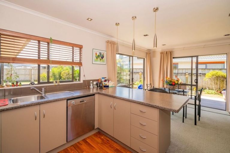 Photo of property in 1/9 Jacaranda Avenue, Beach Haven, Auckland, 0626