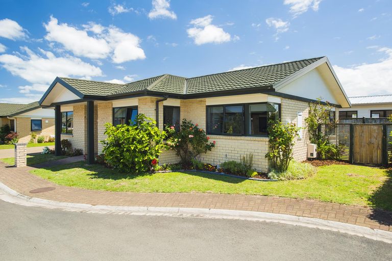 Photo of property in 4 Coulston Place, Riverdale, Gisborne, 4010