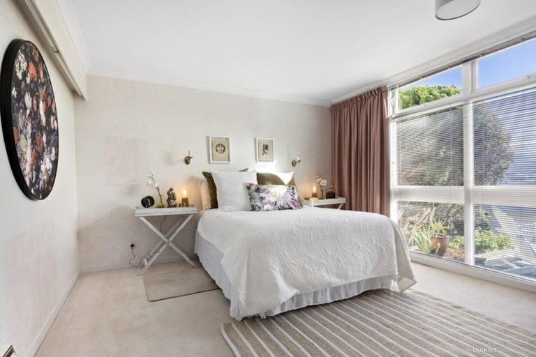 Photo of property in 2 Maida Vale Road, Roseneath, Wellington, 6011