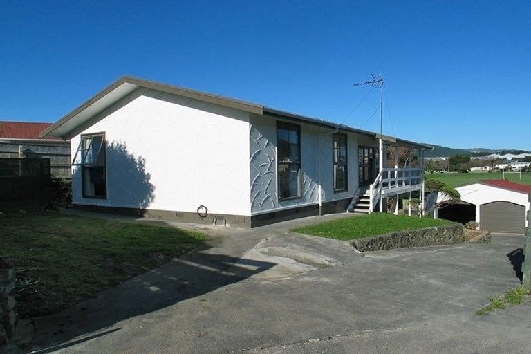 Photo of property in 13 Te Arataura Street, Takapuwahia, Porirua, 5022