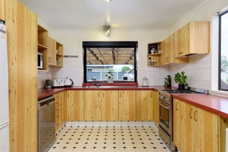 Photo of property in 15 Pemberton Crescent, Greerton, Tauranga, 3112