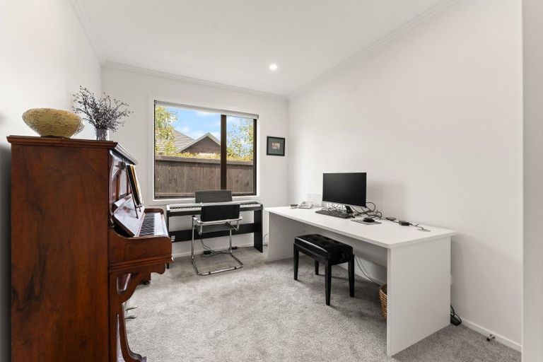 Photo of property in 17 Thornly Park Avenue, Mosgiel, 9024