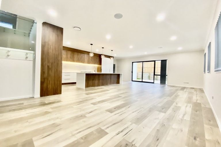 Photo of property in 5 Cloonlyon Drive, Flat Bush, Auckland, 2019