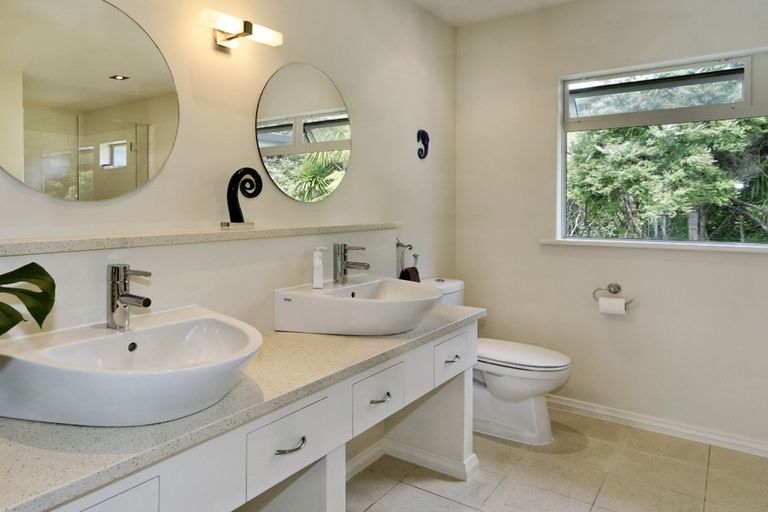 Photo of property in 33 Cochran Road, Oratia, Auckland, 0604