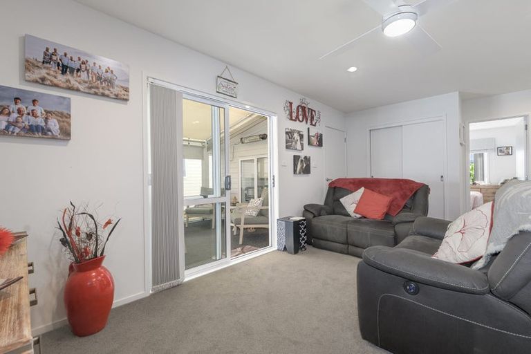 Photo of property in 11 Kamahi Crescent, Papamoa Beach, Papamoa, 3118
