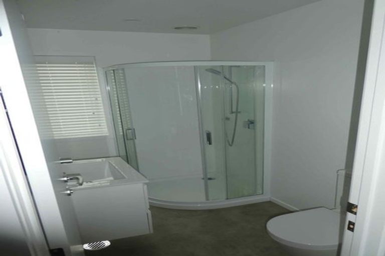 Photo of property in 4/504 Don Buck Road, Massey, Auckland, 0614