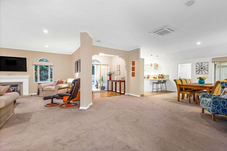 Photo of property in 7 Hobbs Road, Matakatia, Whangaparaoa, 0930