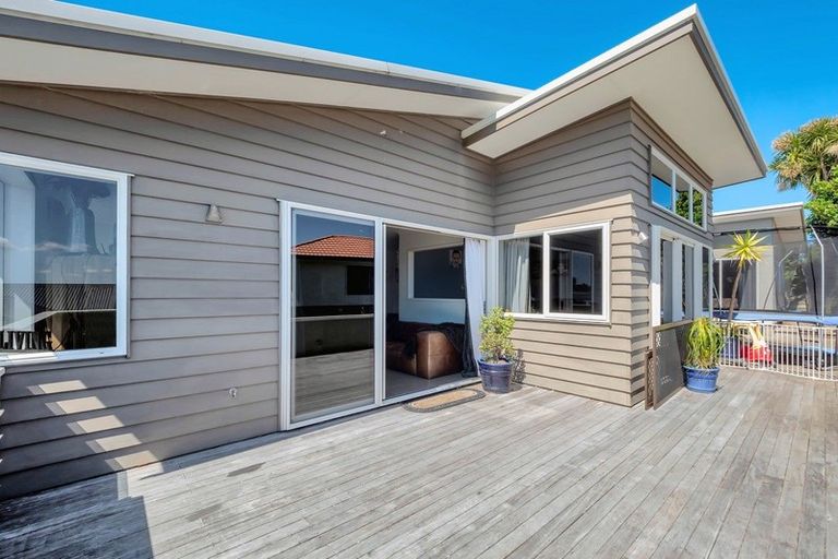 Photo of property in 37 Oteki Park Drive, Welcome Bay, Tauranga, 3112