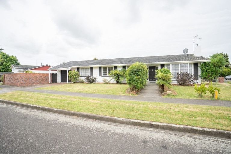 Photo of property in 1 Rakino Place, Awapuni, Palmerston North, 4412