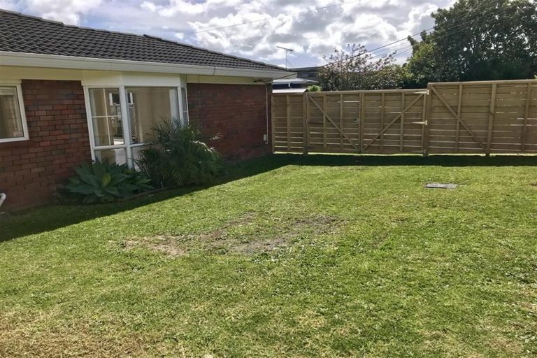 Photo of property in 1/73 Shakespeare Road, Milford, Auckland, 0620