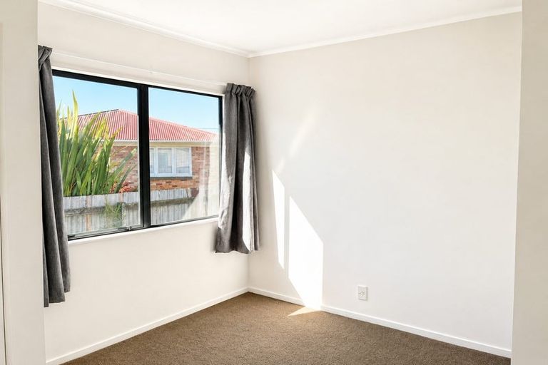 Photo of property in 56 Sutton Crescent, Papakura, 2110