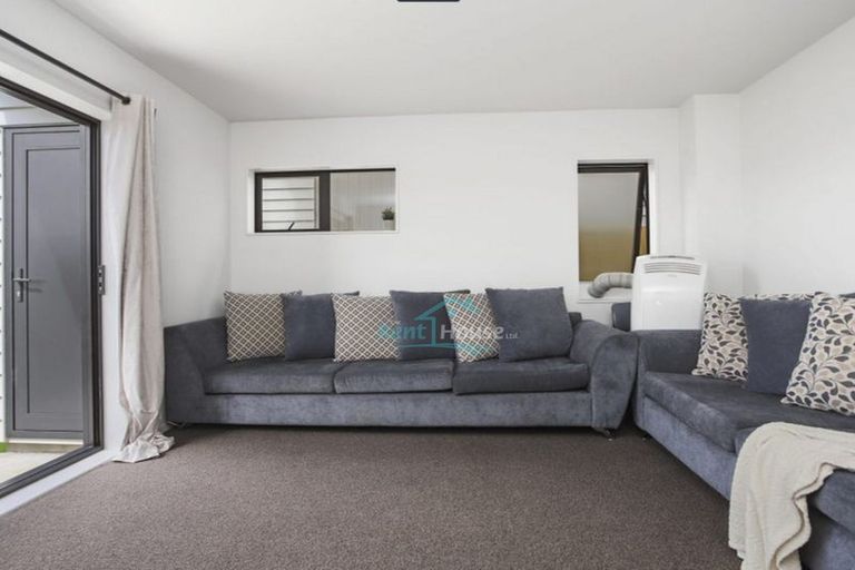 Photo of property in 38 Matawhanga Drive, Wattle Downs, Auckland, 2103