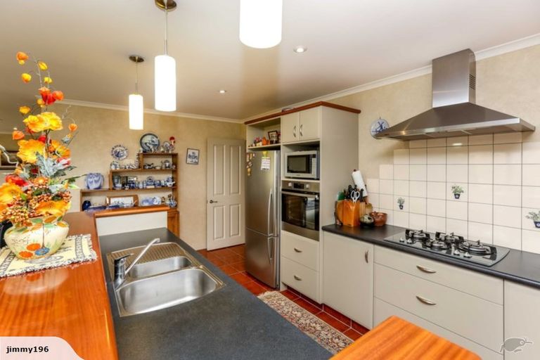 Photo of property in 1 Orlando Close, Frankleigh Park, New Plymouth, 4310