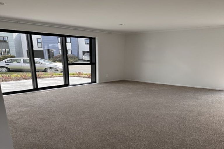 Photo of property in 14 Breakwater Way, Whitby, Porirua, 5024