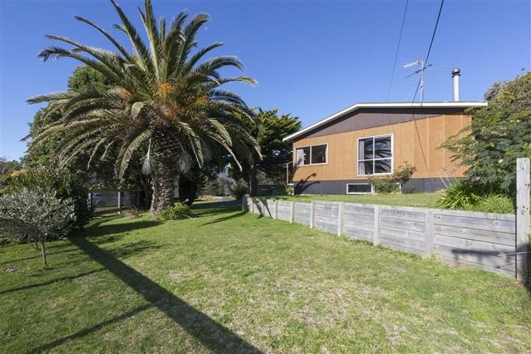 Photo of property in 10 Kawau Grove, Waikanae Beach, Waikanae, 5036