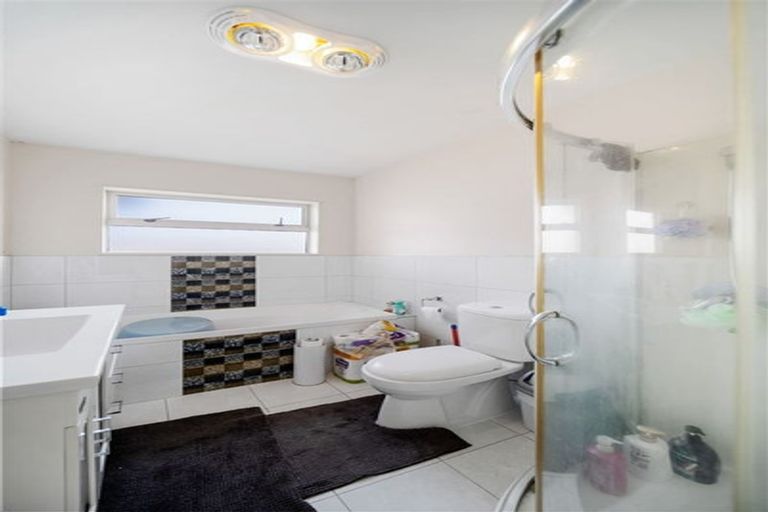 Photo of property in 35 Lachlan Place, Favona, Auckland, 2024