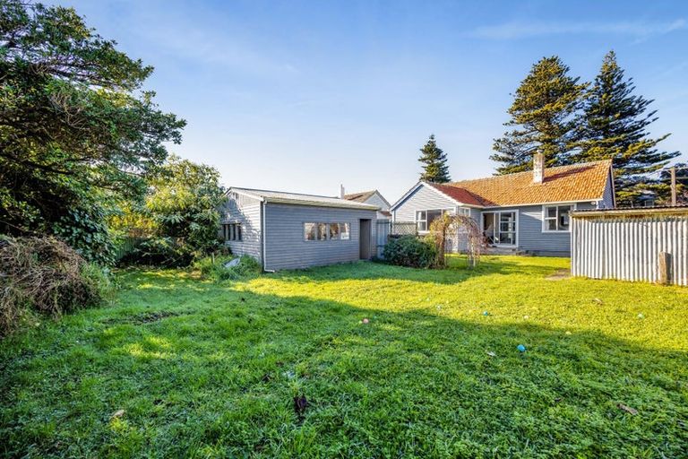 Photo of property in 16 Hadfield Street, Patea, 4520