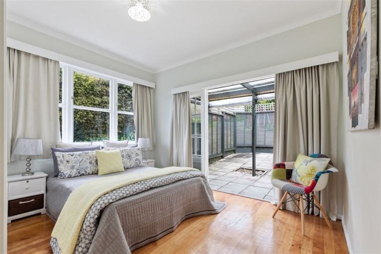 Photo of property in 1/154 Forrest Hill Road, Forrest Hill, Auckland, 0620