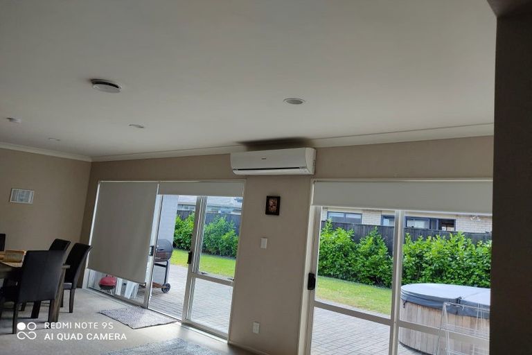 Photo of property in 35 Stranraer Crescent, Wattle Downs, Auckland, 2103