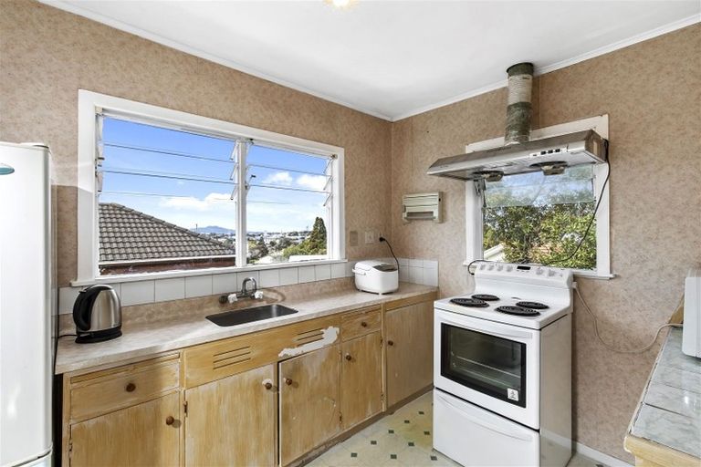 Photo of property in 1/30 Weldene Avenue, Glenfield, Auckland, 0629