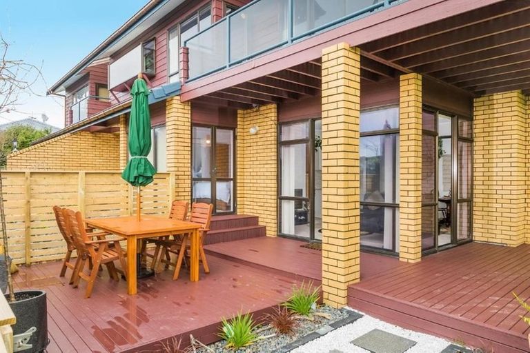 Photo of property in 1/33 Masterton Road, Rothesay Bay, Auckland, 0630