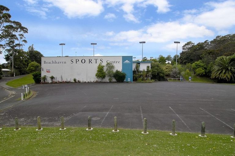 Photo of property in The Haven, 28/120 Beach Haven Road, Beach Haven, Auckland, 0626