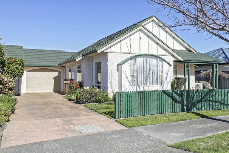 Photo of property in 1b Knightsbridge Place, Taradale, Napier, 4112
