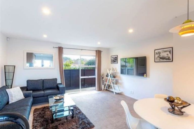 Photo of property in 2/40 Miro Street, New Lynn, Auckland, 0600
